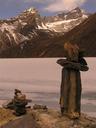 Day 10 : Luza to Gokyo.\r\nLakeside sculpture.